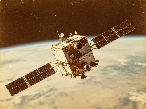 全球近24小时通信卫星产业动态：技术突破与商业化并行的行业新局